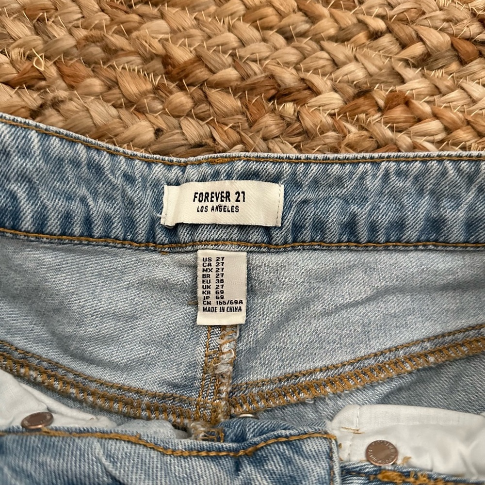 DENIM MID RISE DISTRESSED SHORTS - Picture 3 of 7